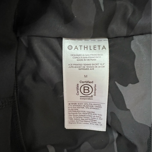 Athleta Camo Ace Printed Tennis Skort 13.5” Built in Shorts, Black/Gray, M - Picture 3 of 11